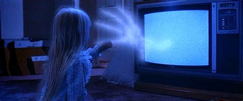 Poltergeist! Una Storia di Fantasmi e Un Bambino Rapito da un Portale Dimensionale!