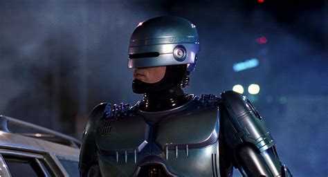 RoboCop, un poliziotto cyborg che combatte la corruzione urbana e il dominio della multinazionale Omni Consumer Products!