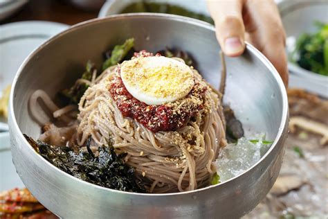 샘밭막국수 서초점: 막국수의 변주를 넘어선 맛의 여정